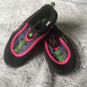 ⭐️BodyGlove Water shoes Bundle Sale 3/$15!!